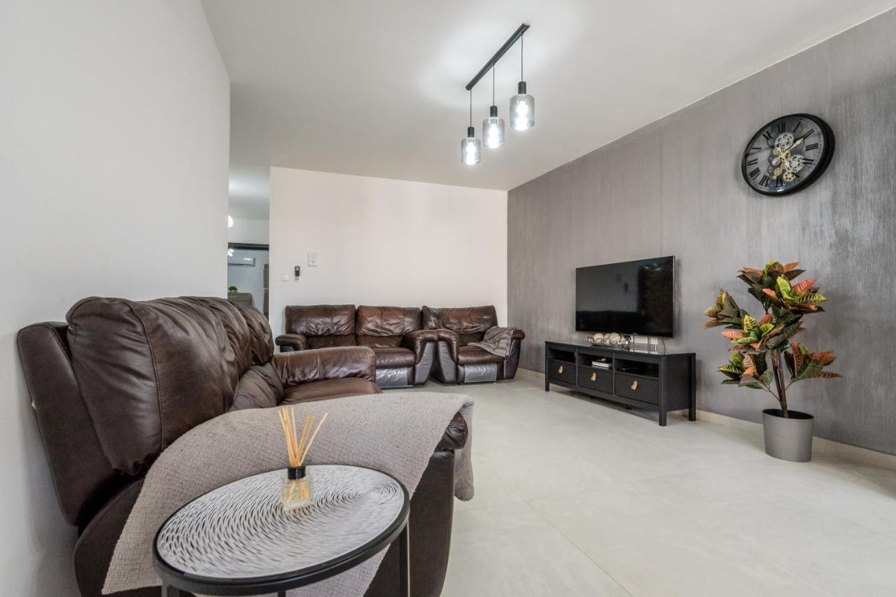 Brand New 3Br Apartment Close To All Amenities เซนต์พอลส์เบย์ ภายนอก รูปภาพ